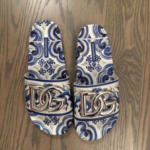 Dolce & Gabbana White & Blue Logo Plaque Slide Sandals